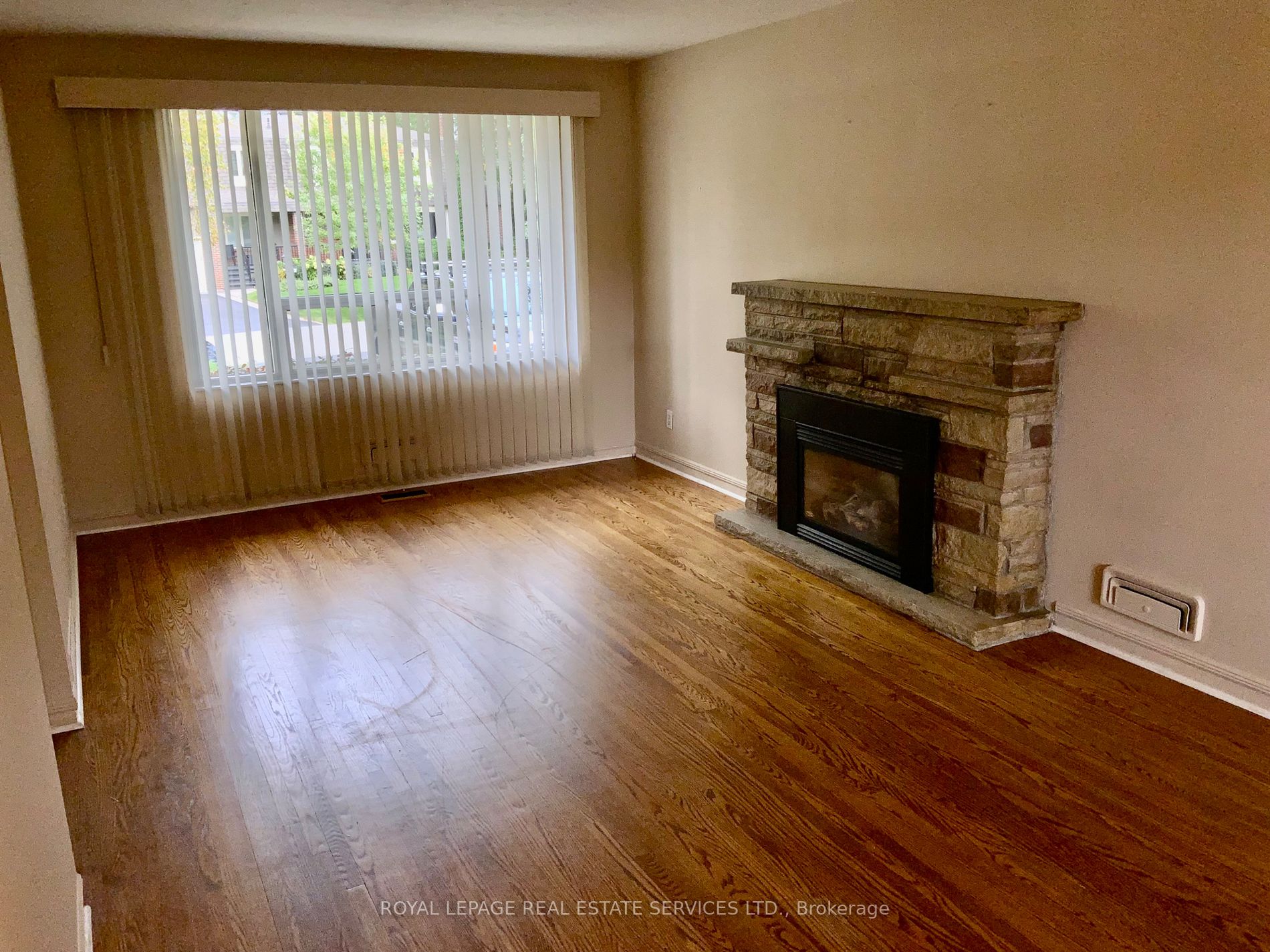 867 Whitney Dr Property Photo 5