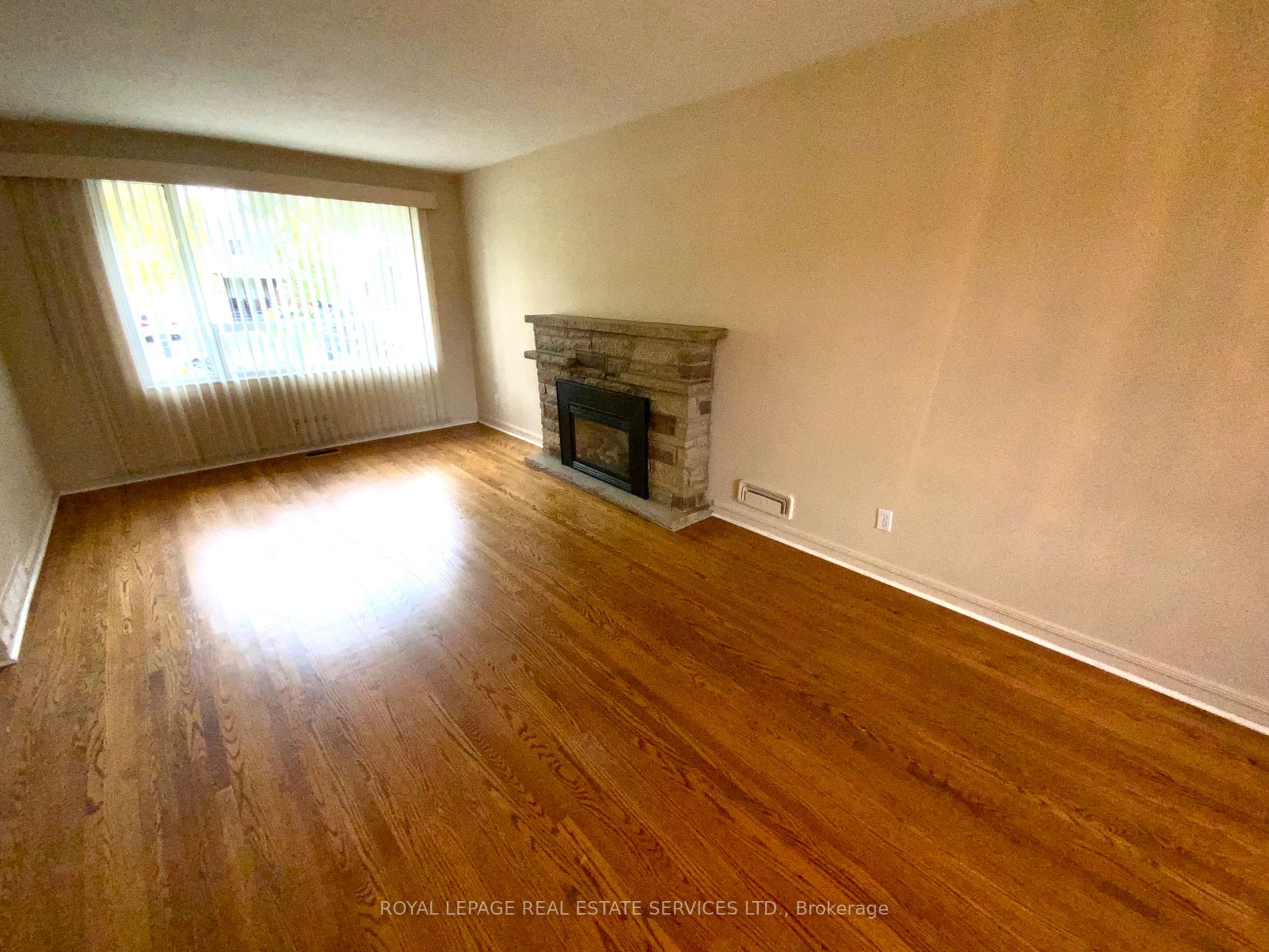 867 Whitney Dr Property Photo 6