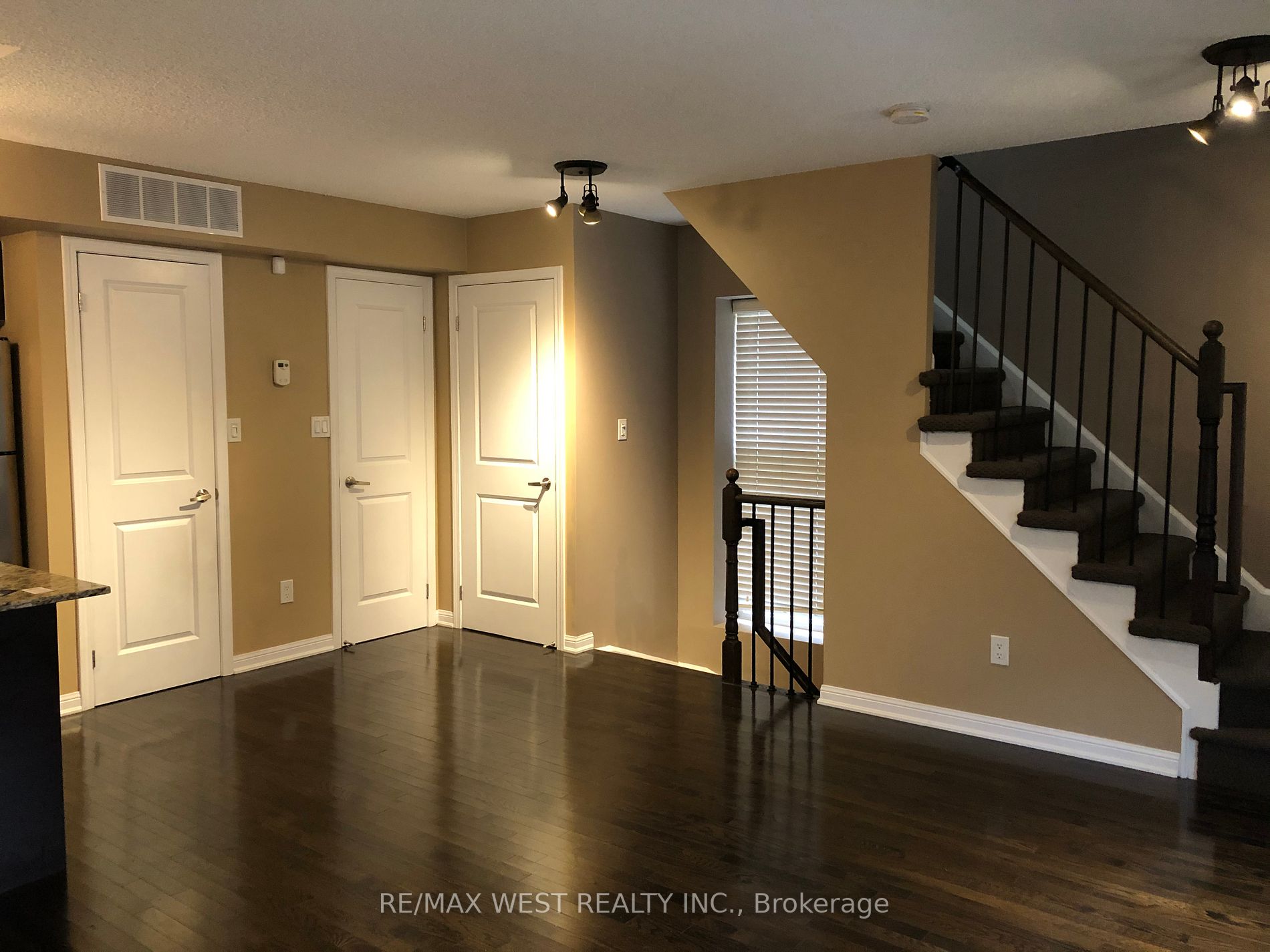 10 Foundry Ave Property Photo 3