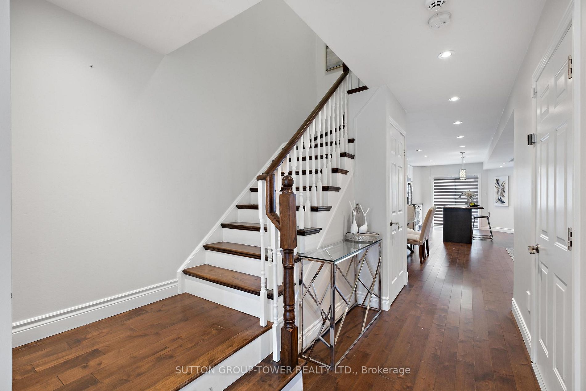 19 Manorwood Ct Property Photo 5