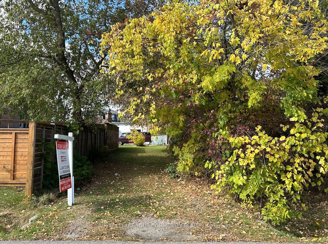 575 Byngmount Ave Property Photo 4
