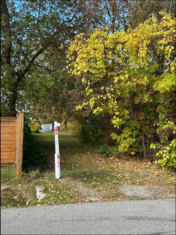 575 Byngmount Ave Property Photo 5