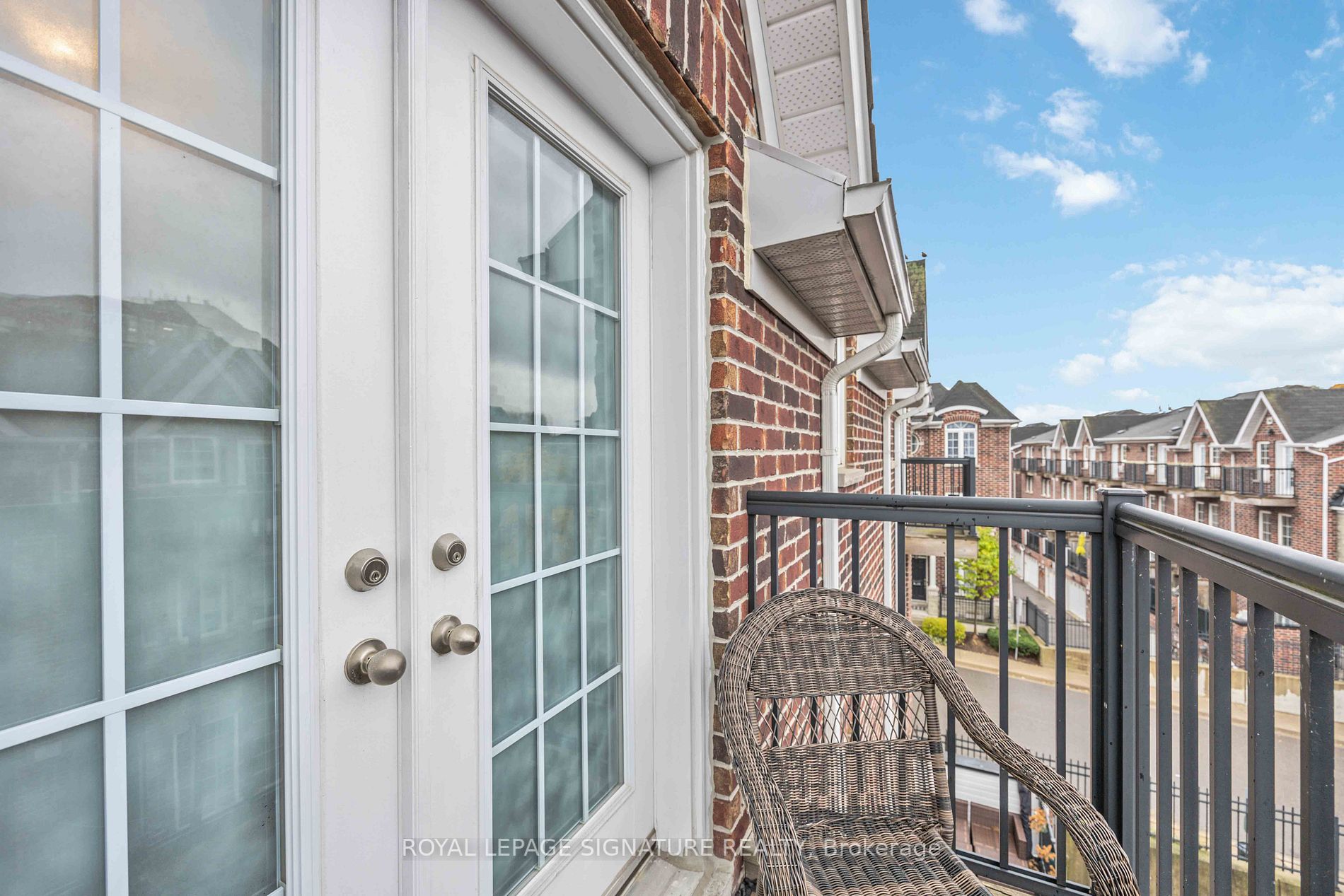 109 The Queensway Property Photo 5