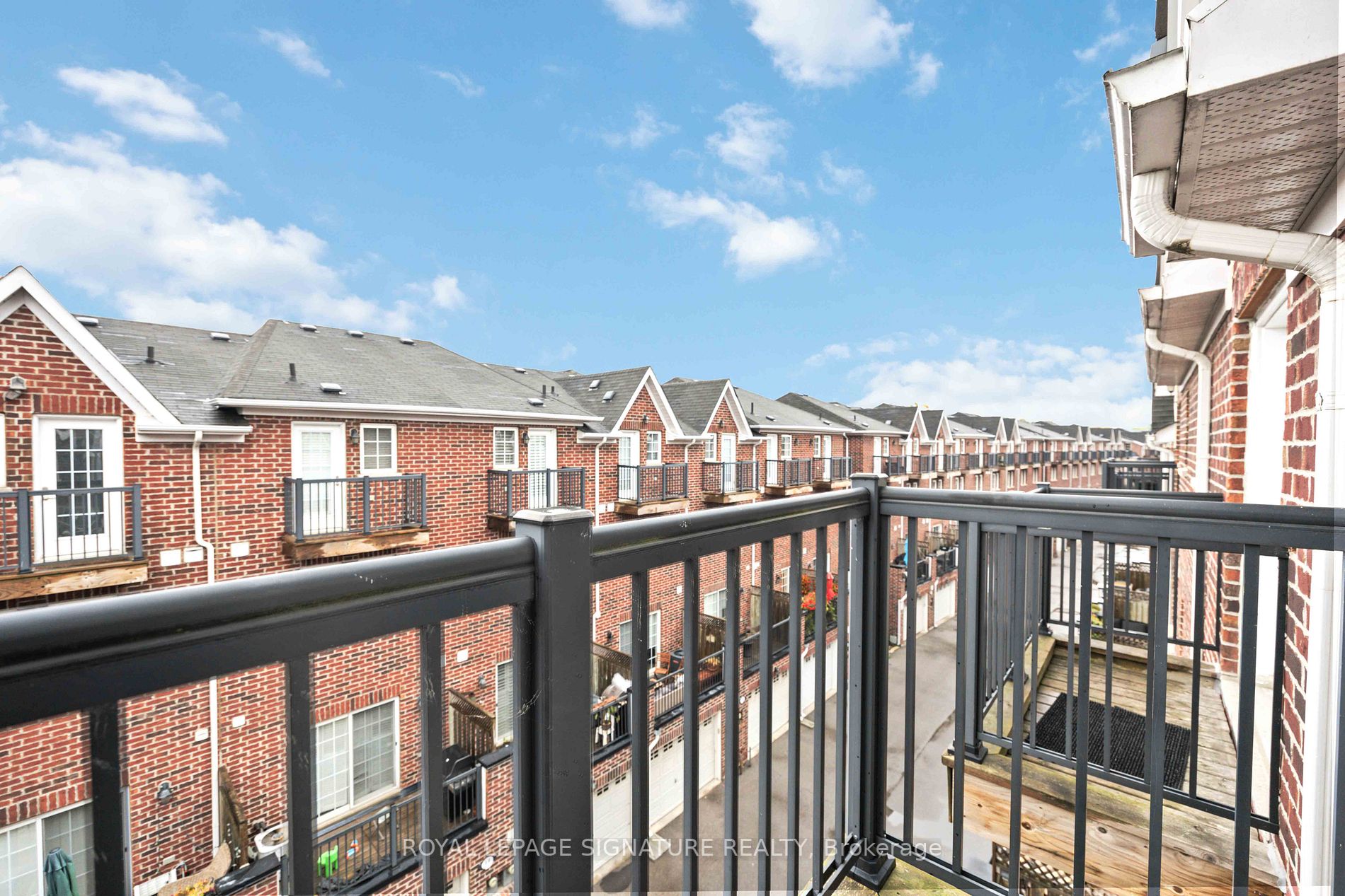 109 The Queensway Property Photo 6