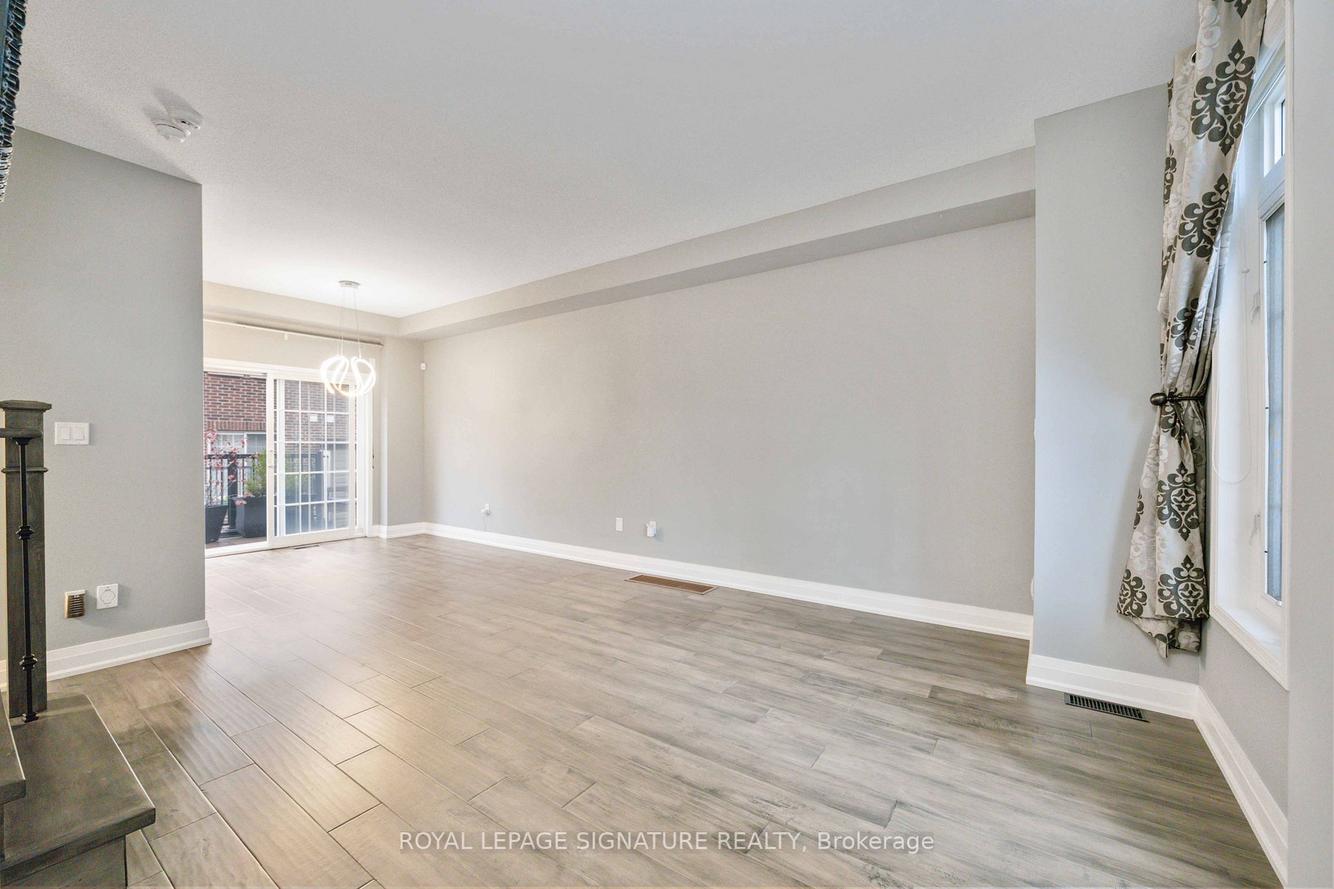 109 The Queensway Property Photo 11