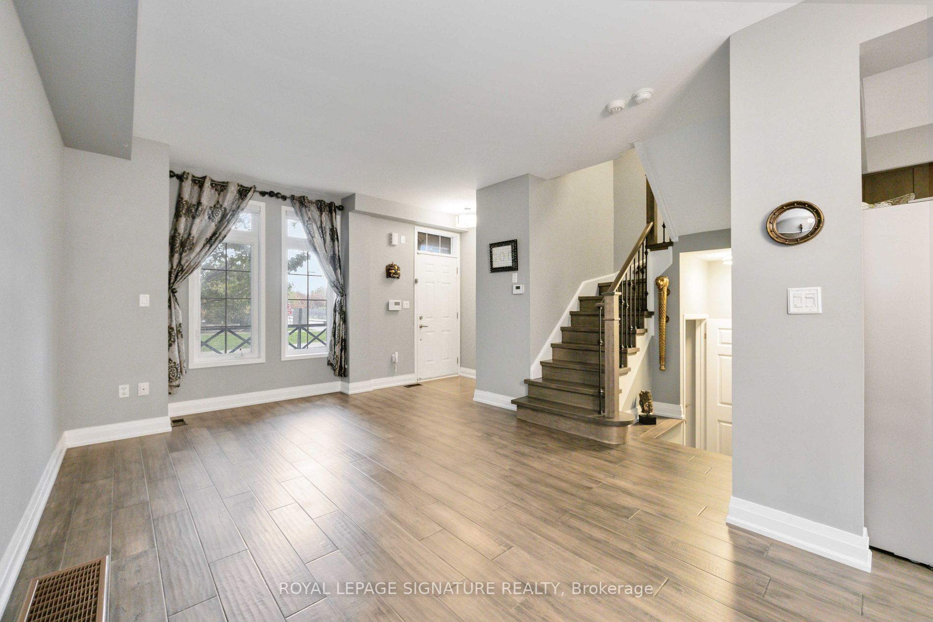 109 The Queensway Property Photo 13
