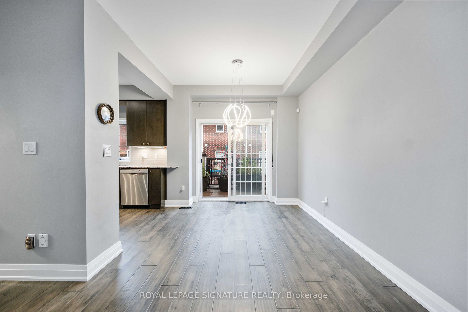 109 The Queensway Property Photo 14