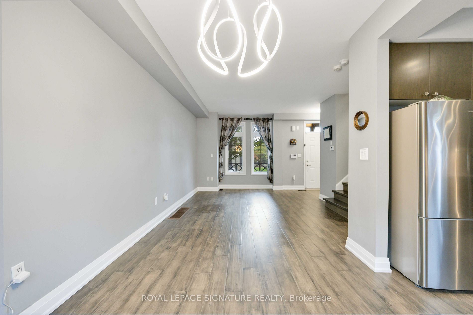 109 The Queensway Property Photo 16