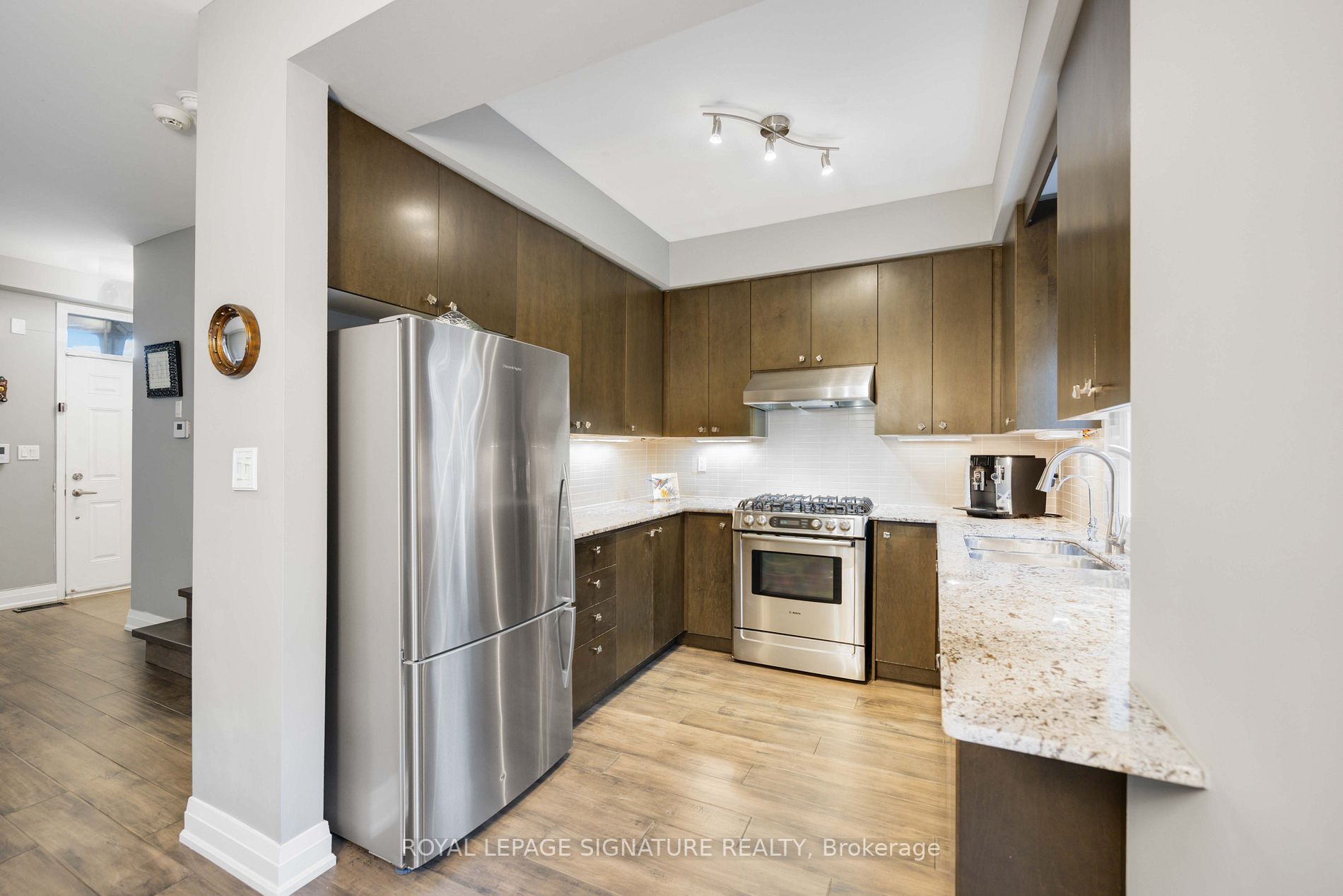 109 The Queensway Property Photo 17
