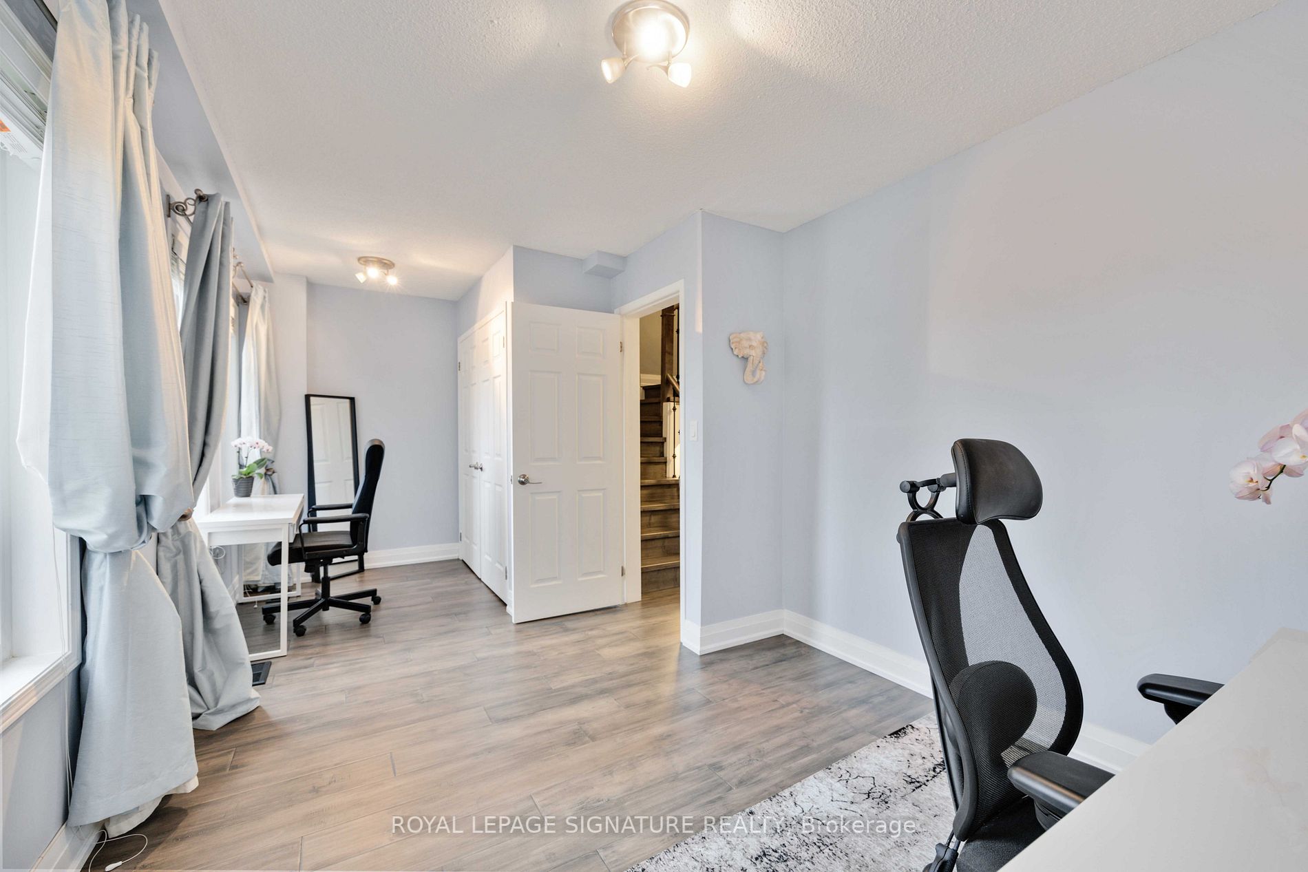 109 The Queensway Property Photo 20