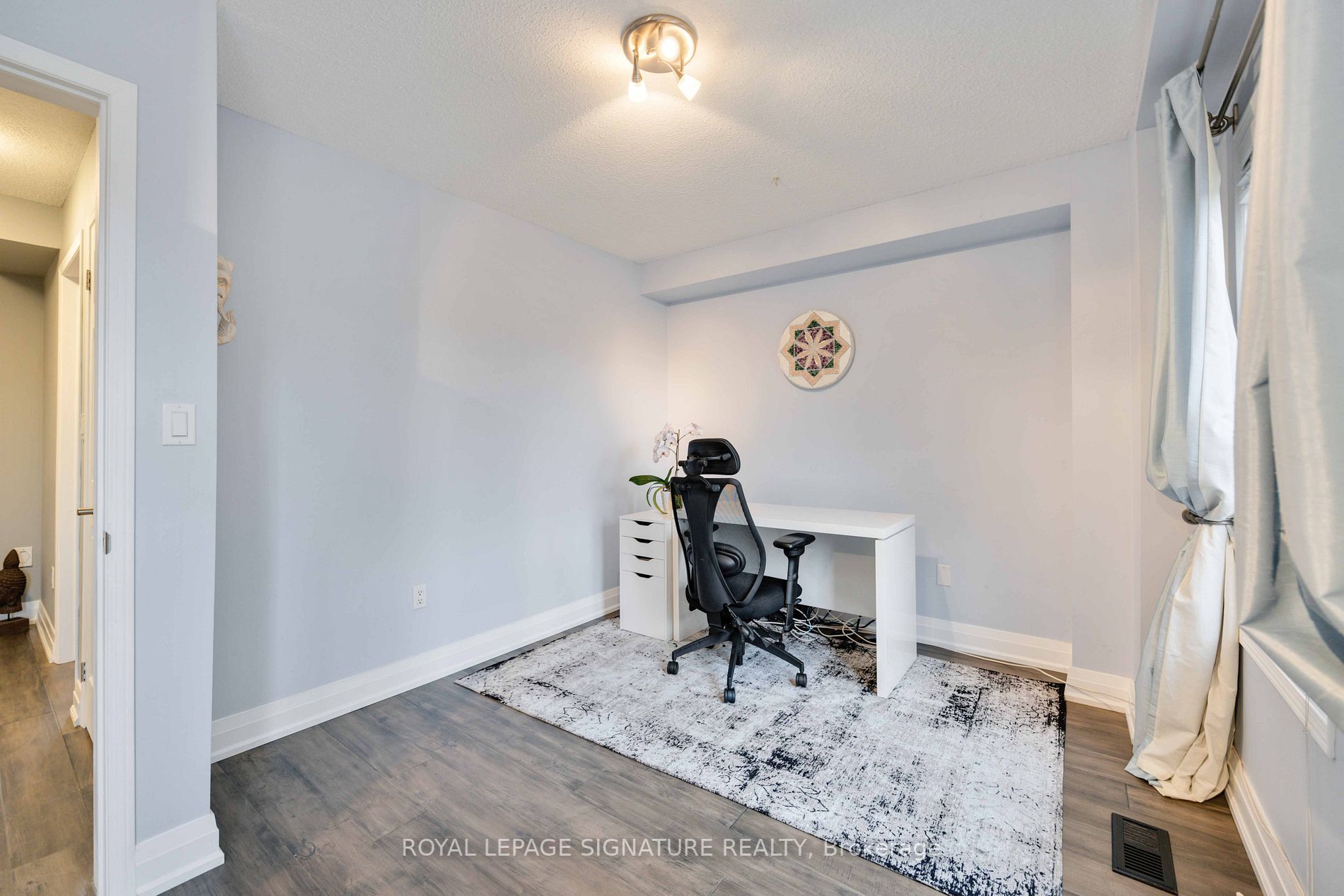 109 The Queensway Property Photo 21