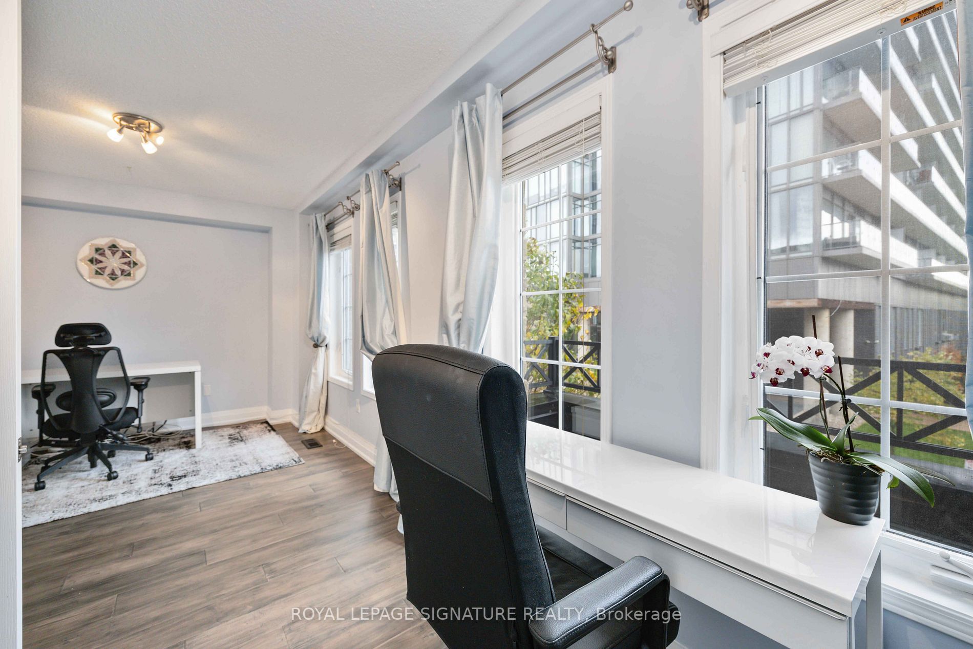 109 The Queensway Property Photo 22