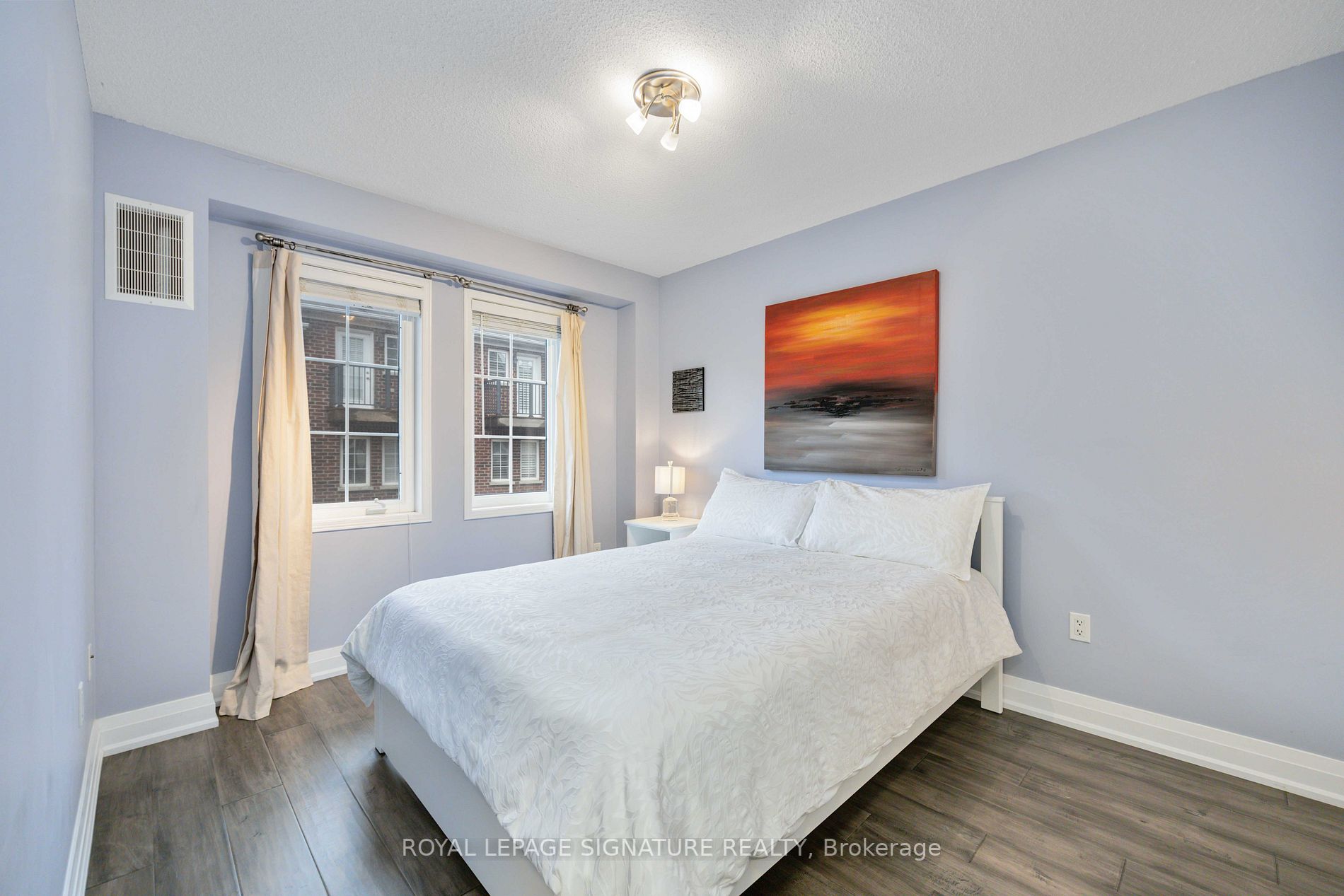 109 The Queensway Property Photo 23