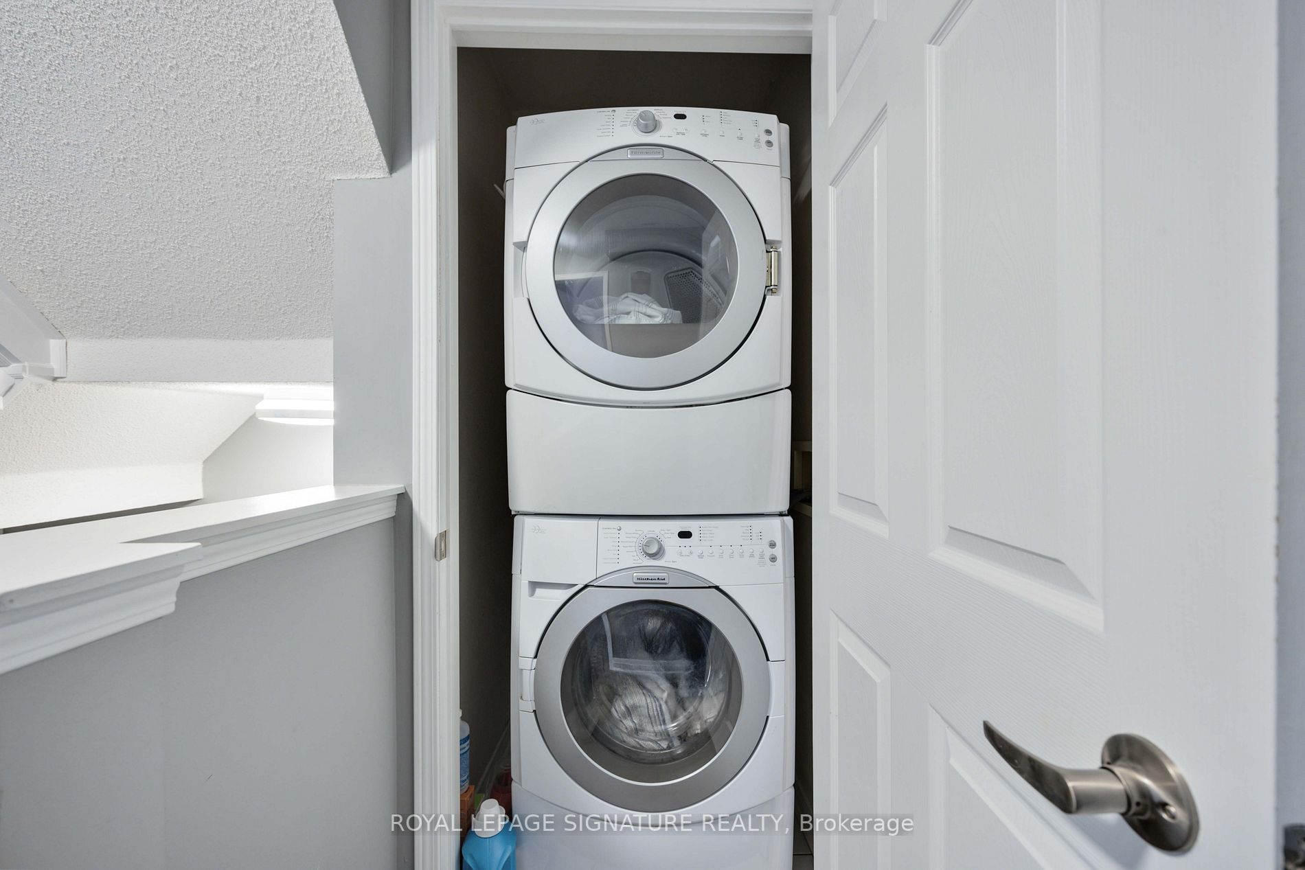 109 The Queensway Property Photo 27