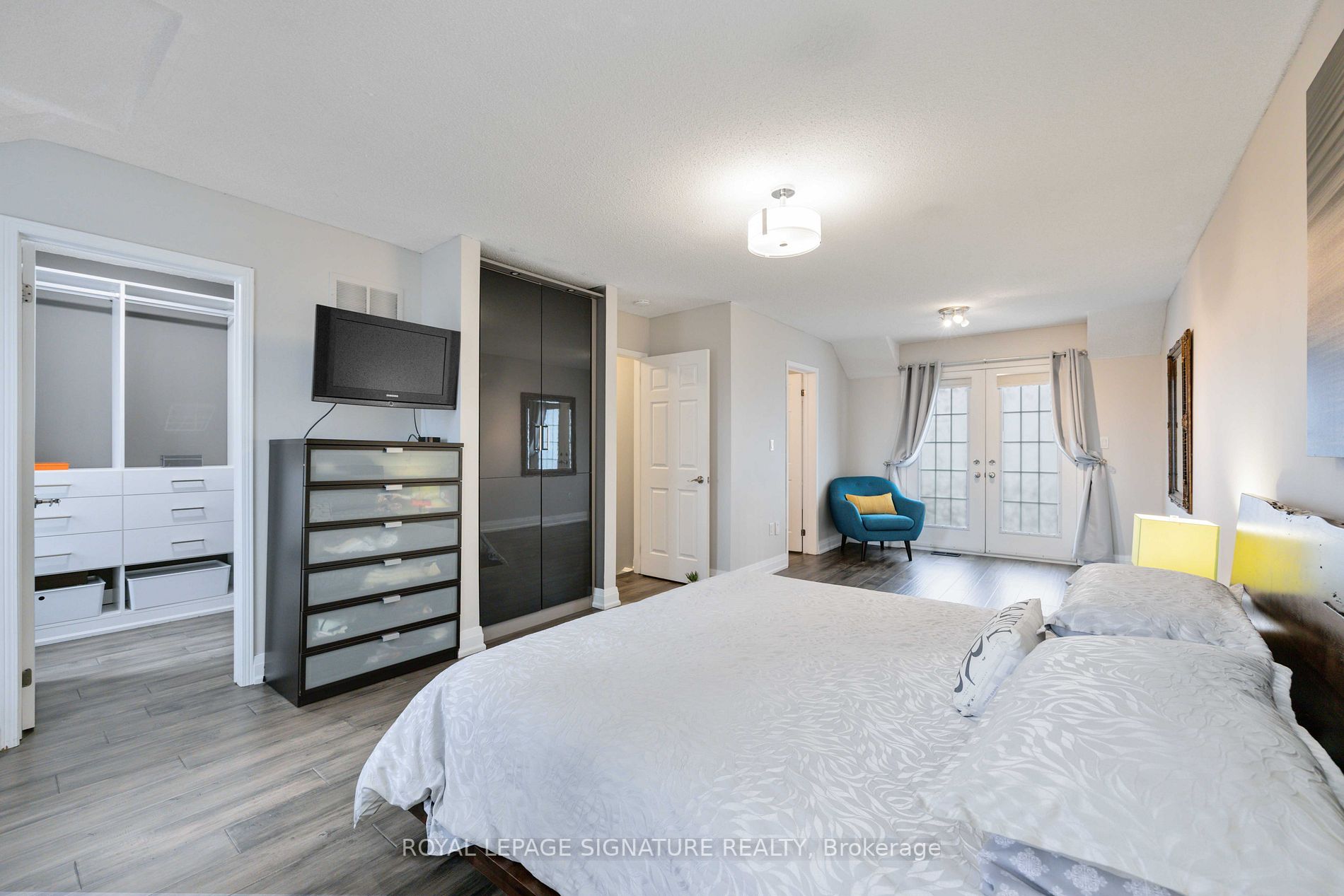 109 The Queensway Property Photo 29