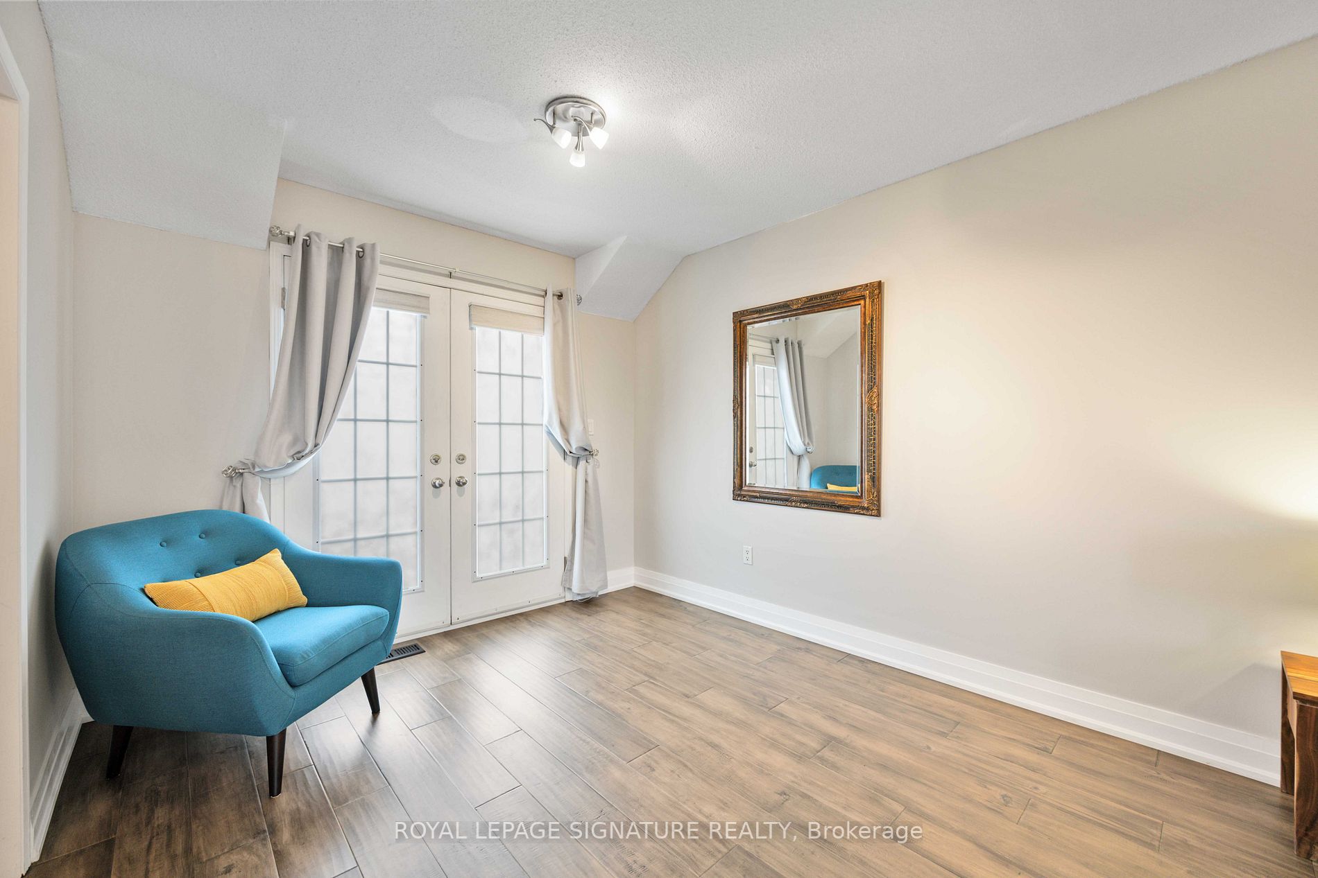 109 The Queensway Property Photo 31