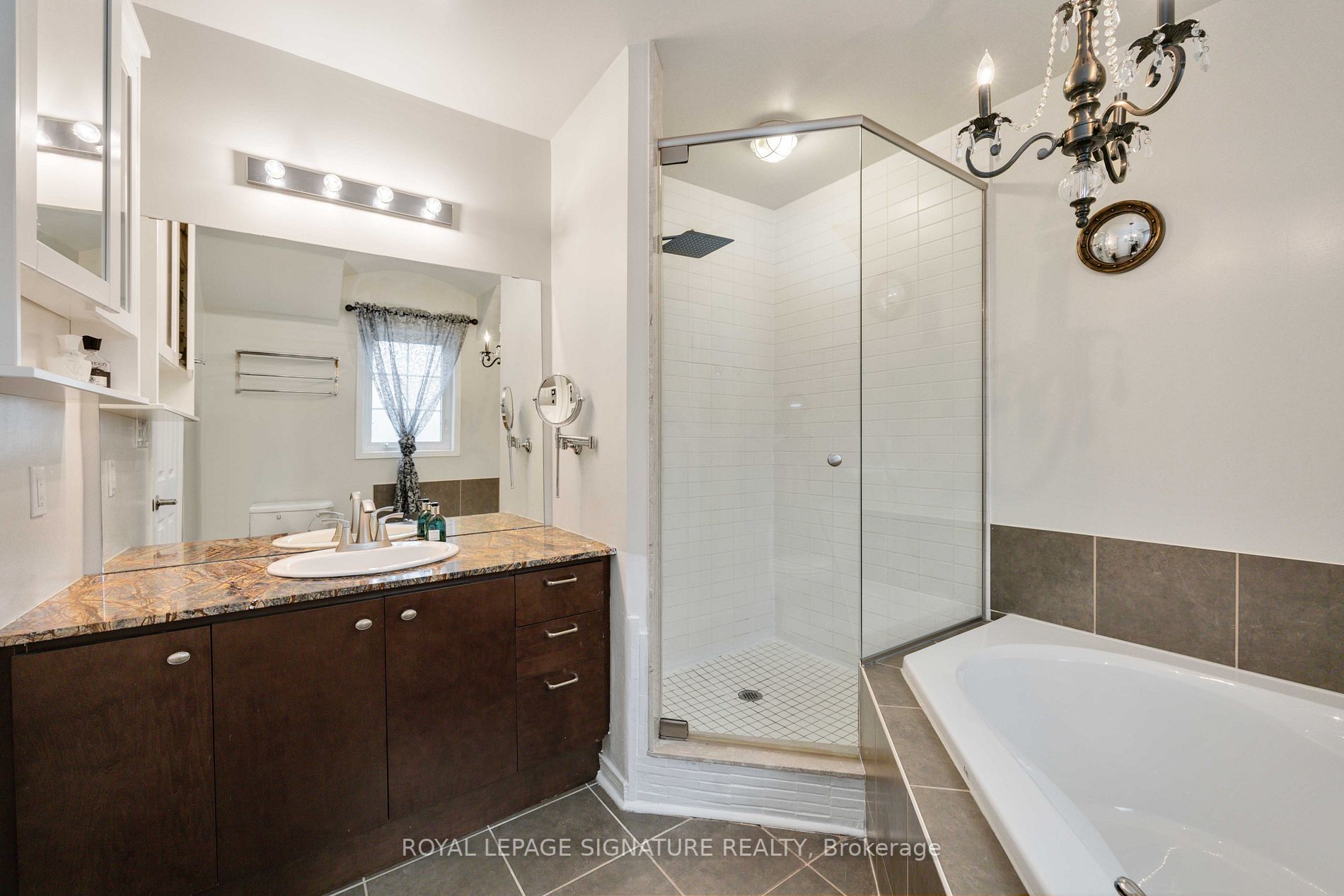 109 The Queensway Property Photo 32
