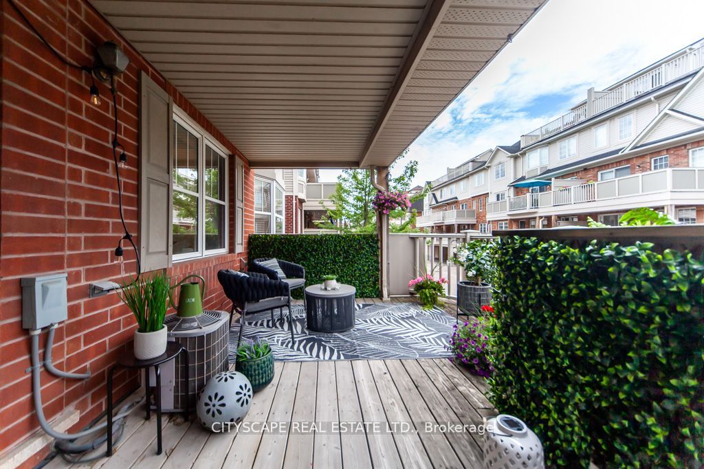 567 Dundas St W Property Photo 1
