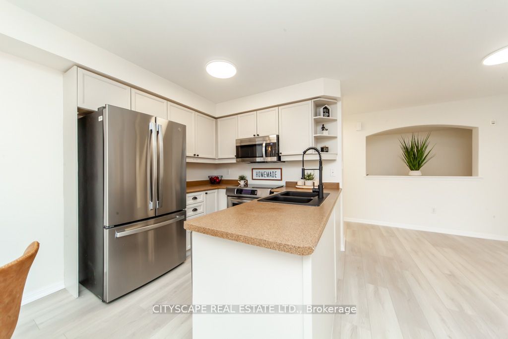567 Dundas St W Property Photo 2