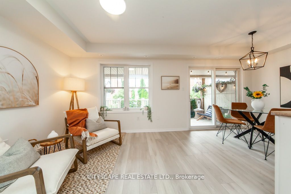 567 Dundas St W Property Photo 7