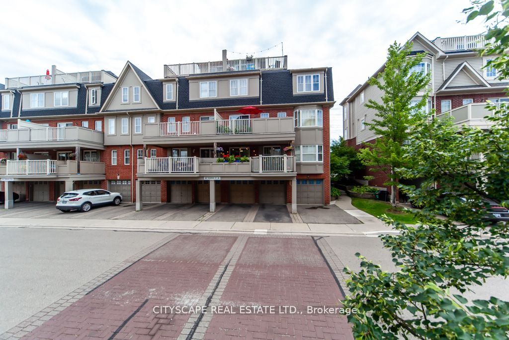 567 Dundas St W Property Photo 12
