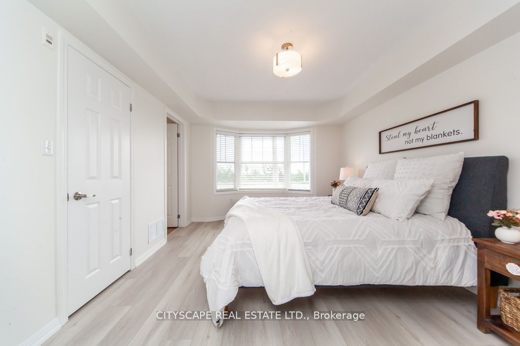 567 Dundas St W Property Photo 22