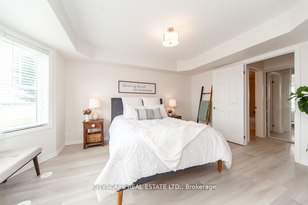 567 Dundas St W Property Photo 23