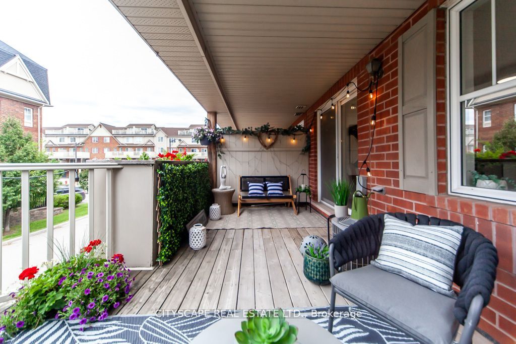 567 Dundas St W Property Photo 27