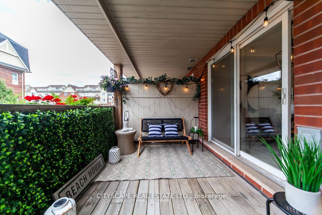 567 Dundas St W Property Photo 28