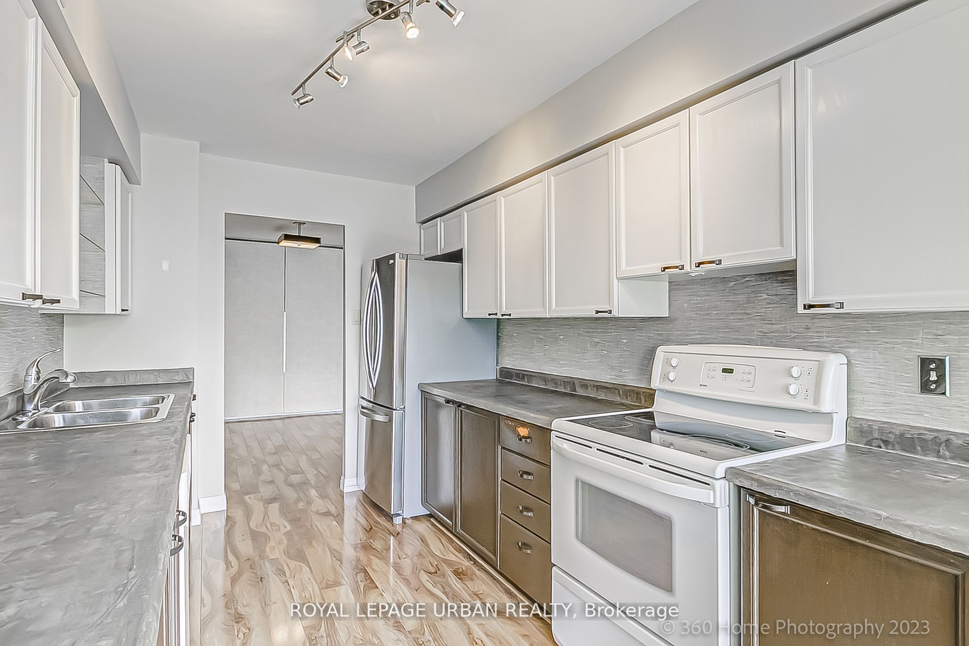 1300 Islington Ave 4 Property Photo 16
