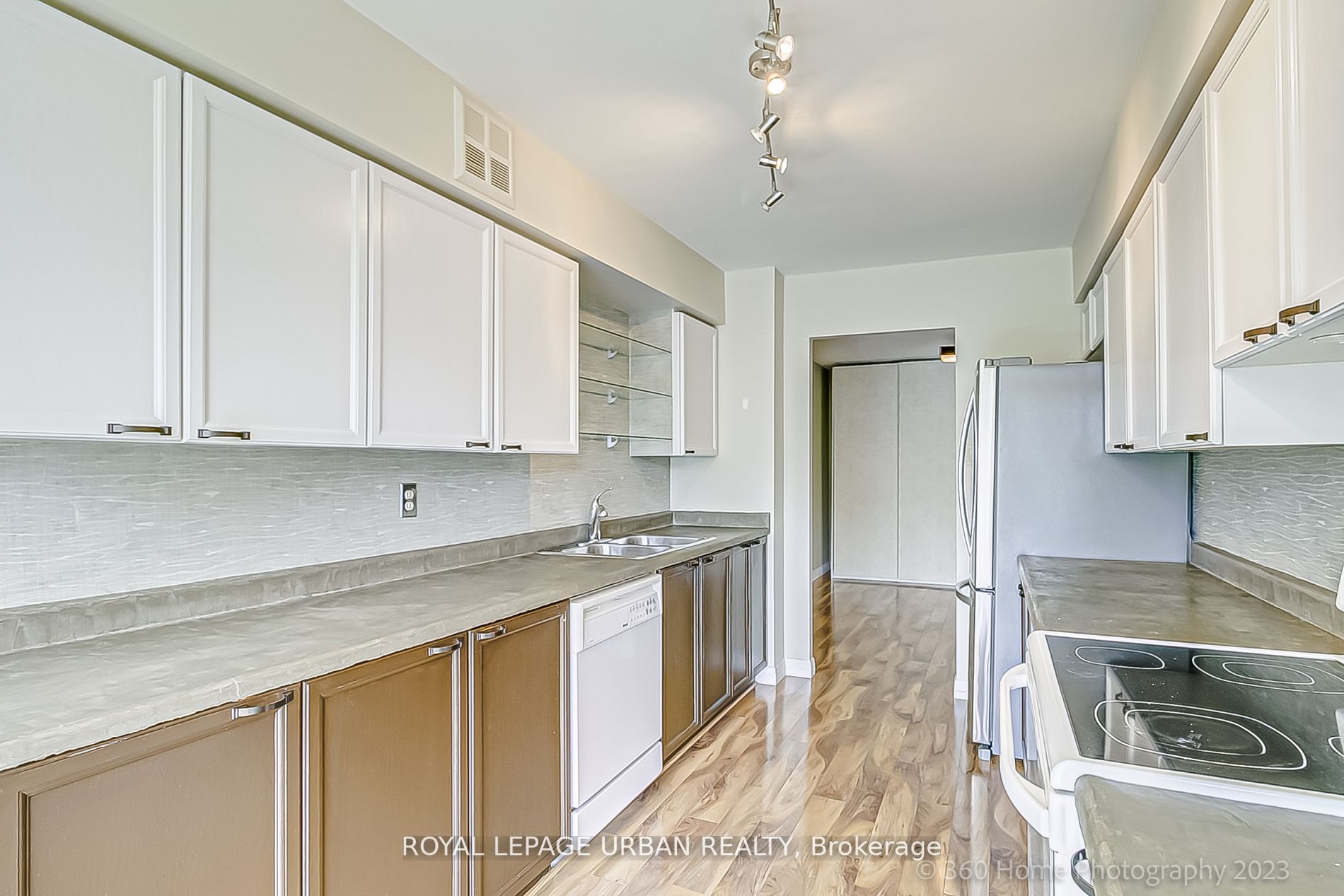 1300 Islington Ave 4 Property Photo 17