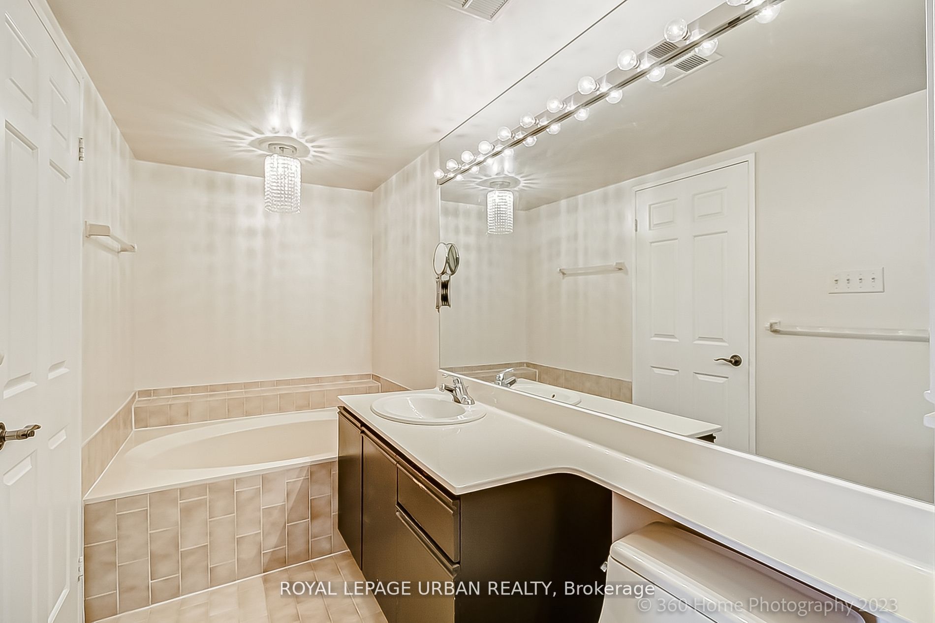 1300 Islington Ave 4 Property Photo 25