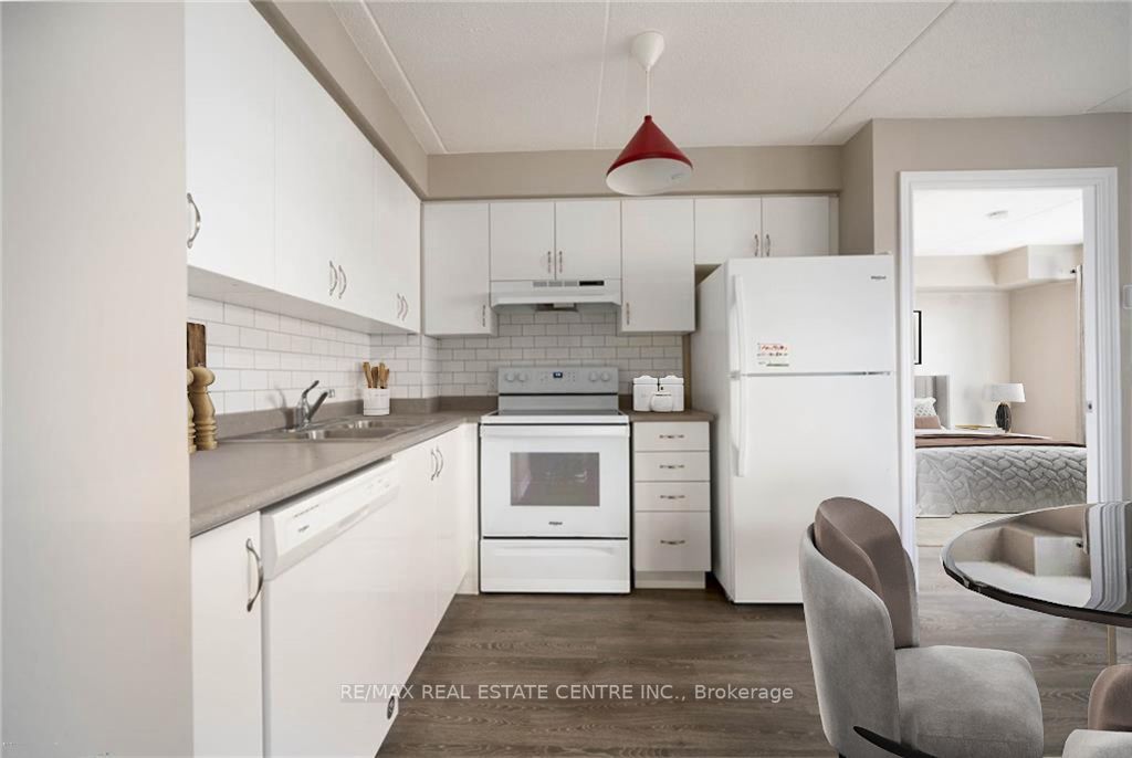 716 Main St E 8 Property Photo 6
