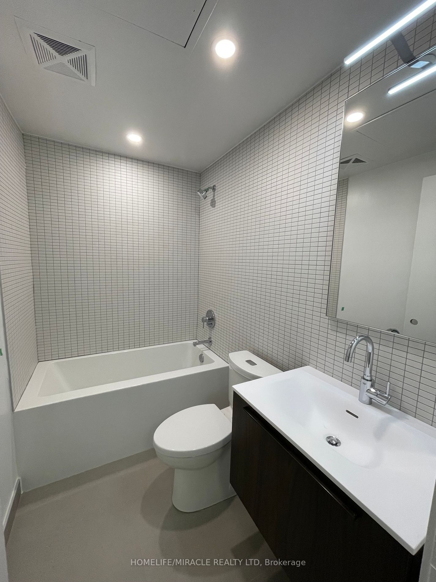 2720 Dundas St W 04 Property Photo 5