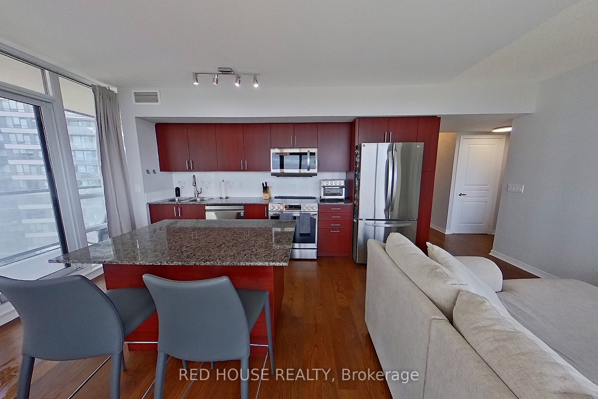 2240 Lake Shore Blvd W 4 Property Photo 2