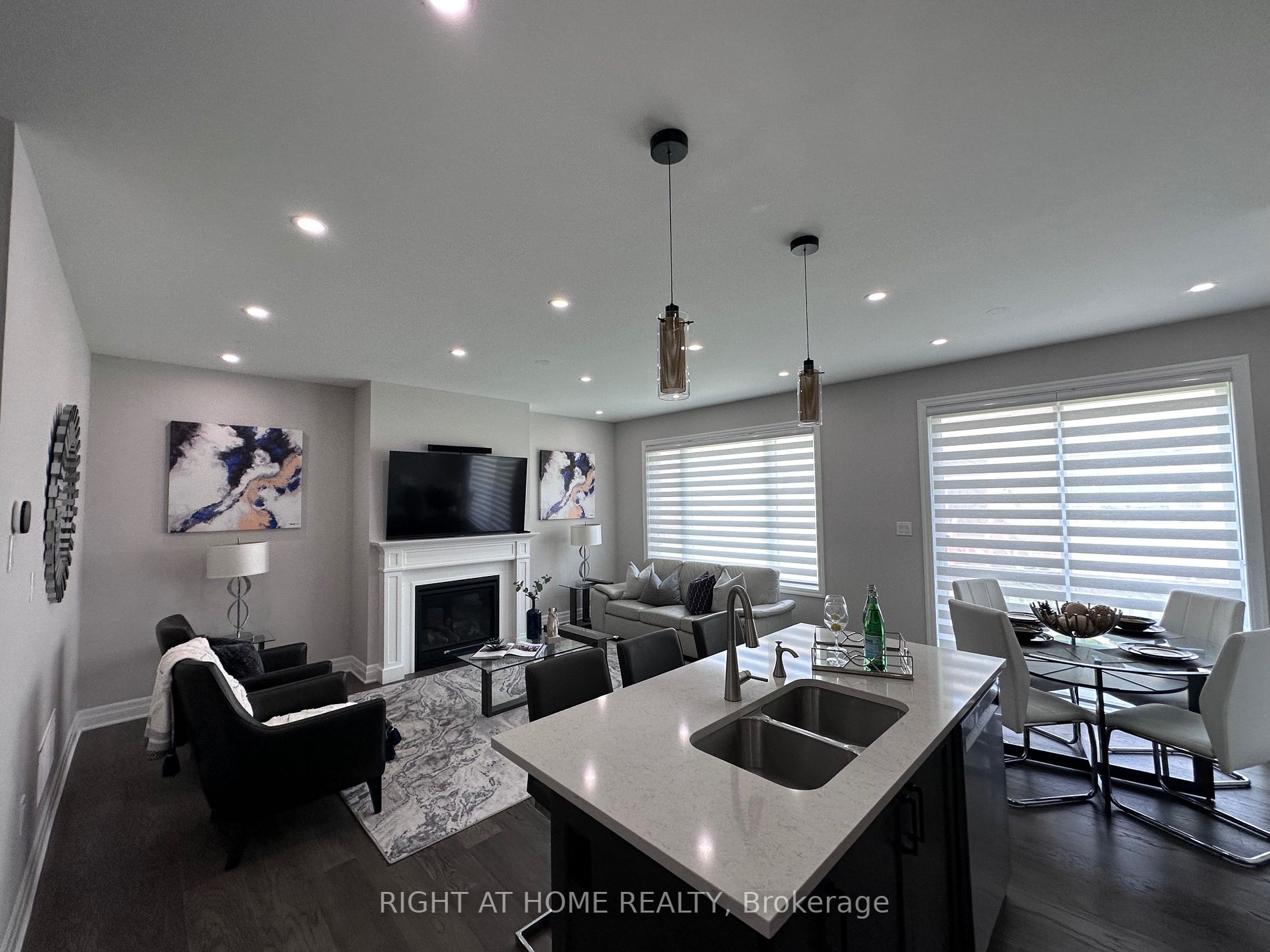 483 Violet Gate Property Photo 3