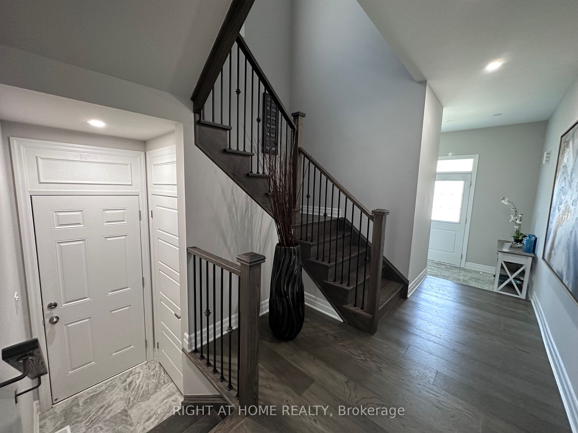 483 Violet Gate Property Photo 5