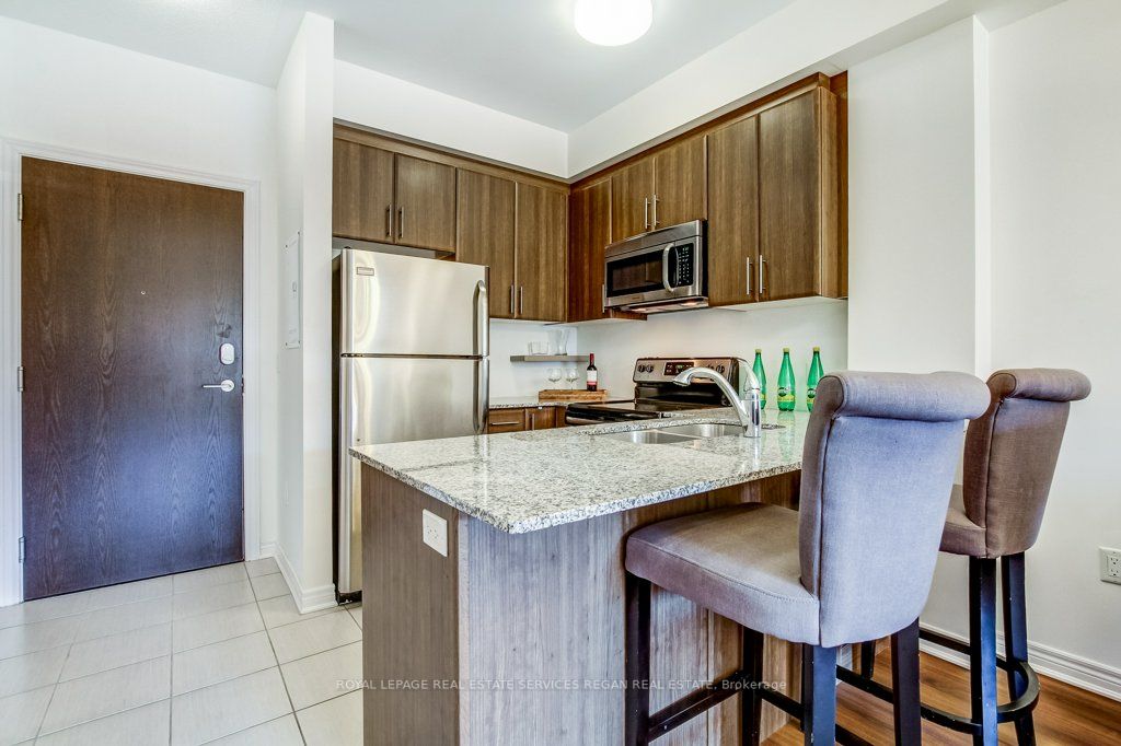 216 Oak Park Blvd Property Photo 8
