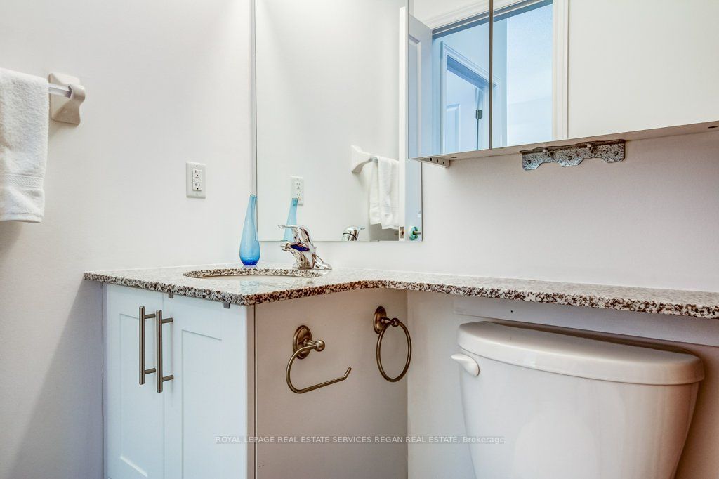 216 Oak Park Blvd Property Photo 14