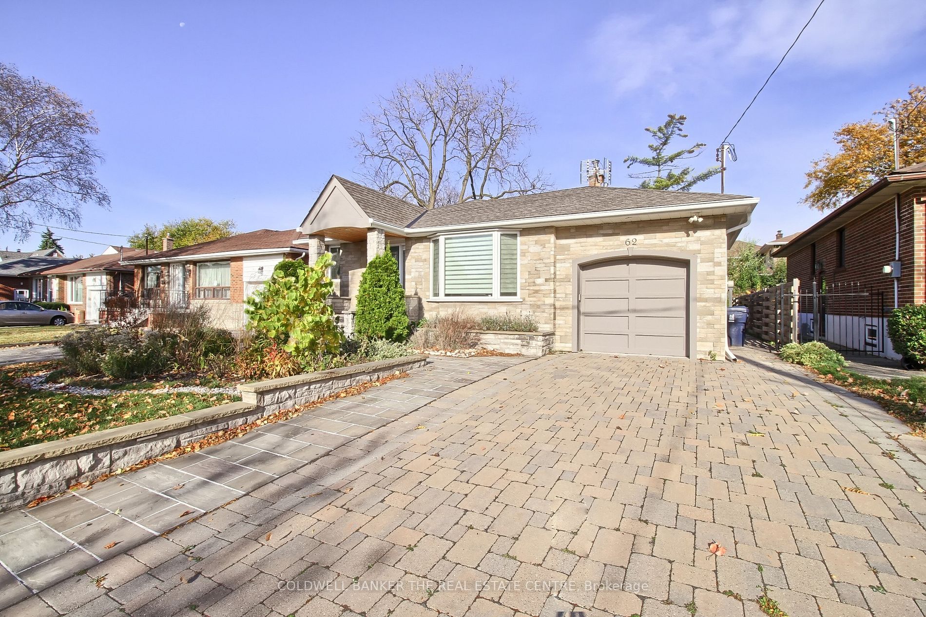 62 Mooreshead Dr Property Photo 1