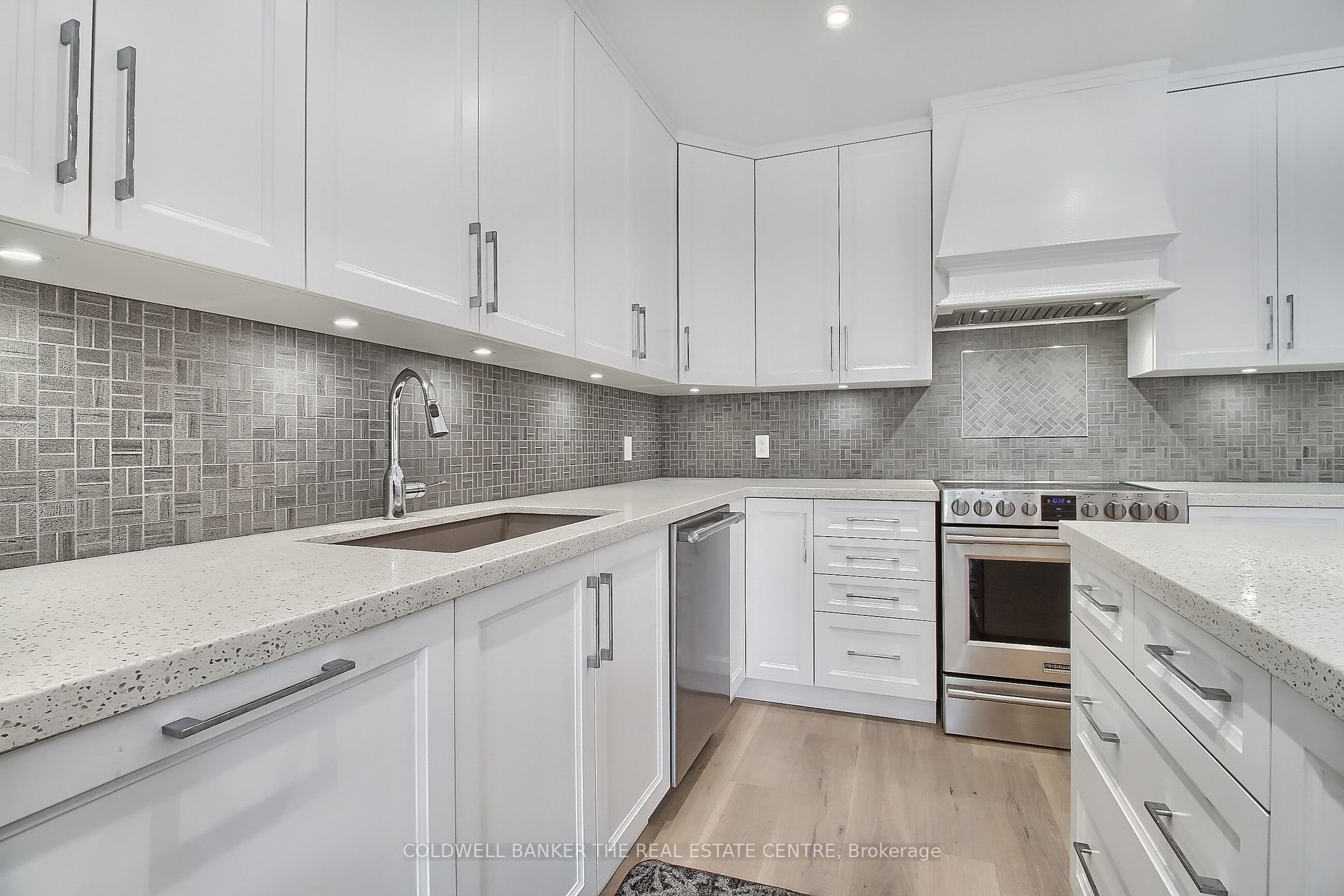 62 Mooreshead Dr Property Photo 14