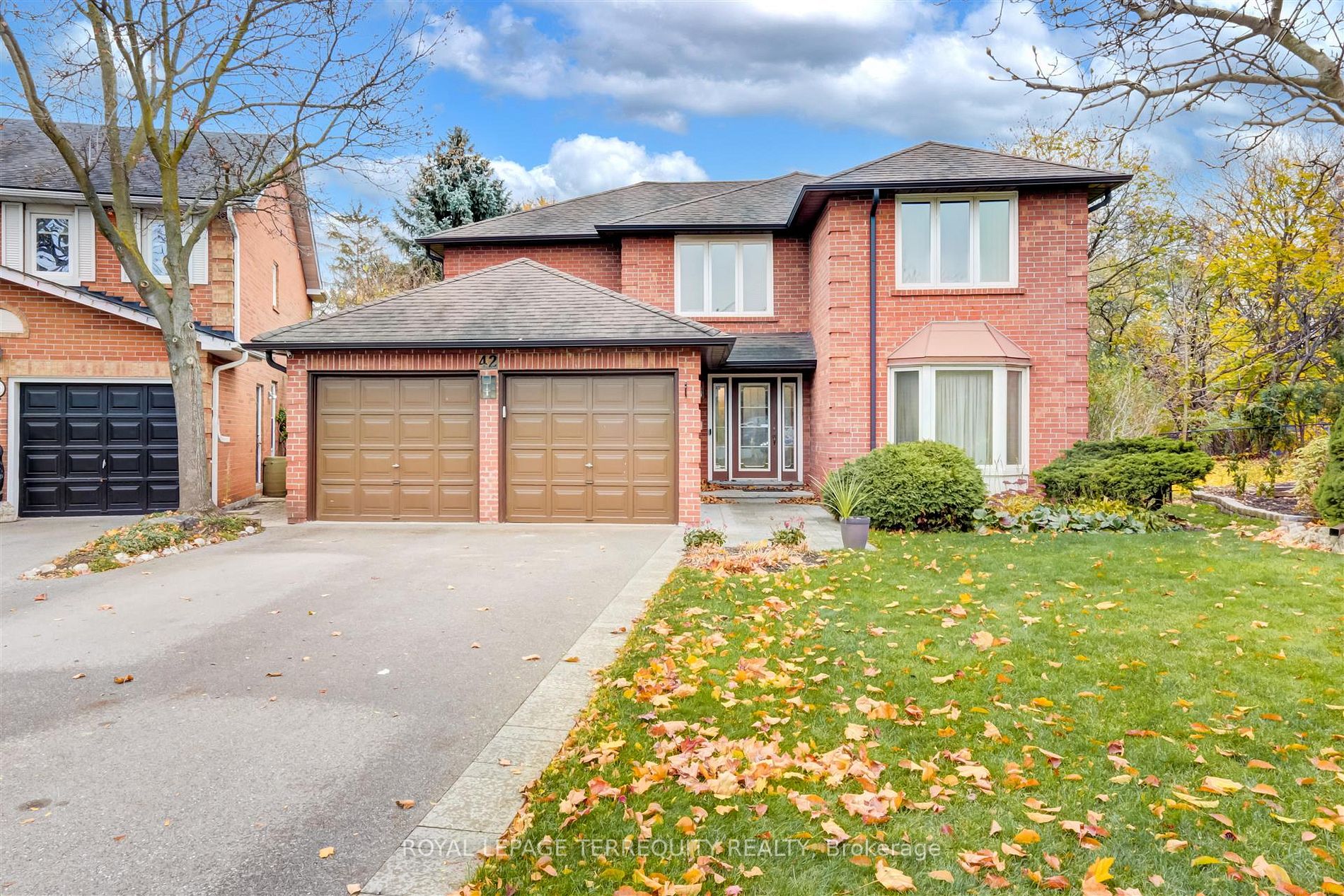42 Deanewood Cres Property Photo 1