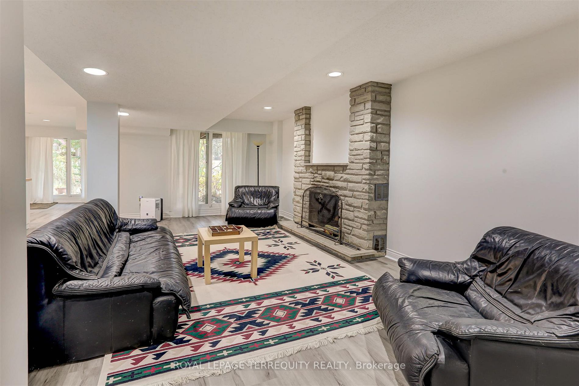42 Deanewood Cres Property Photo 3