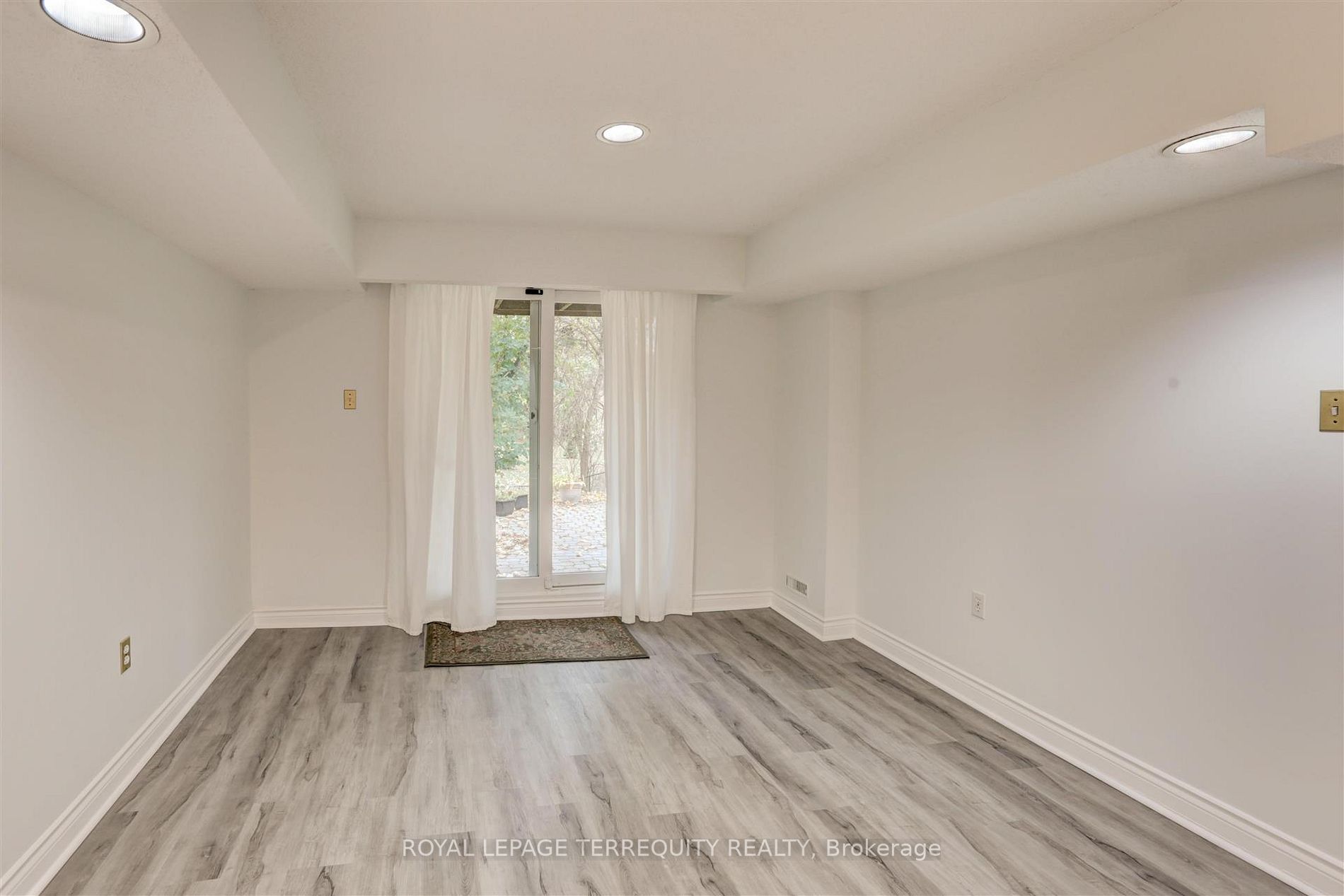42 Deanewood Cres Property Photo 8