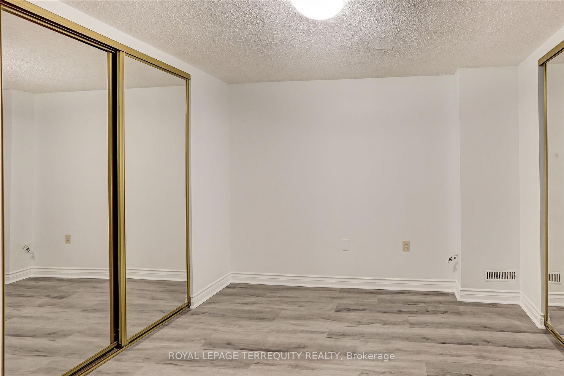 42 Deanewood Cres Property Photo 10