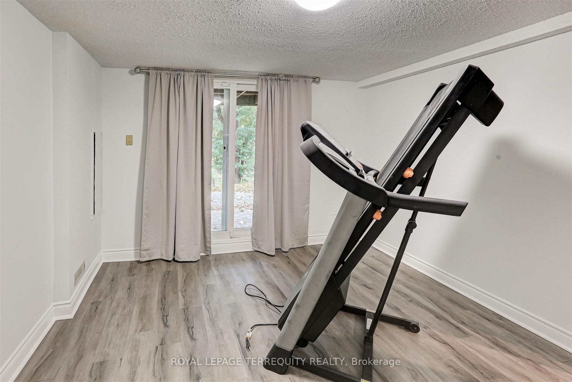 42 Deanewood Cres Property Photo 12