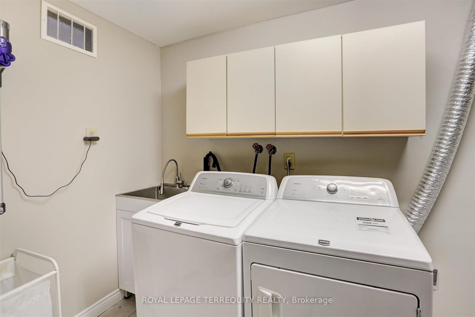 42 Deanewood Cres Property Photo 14