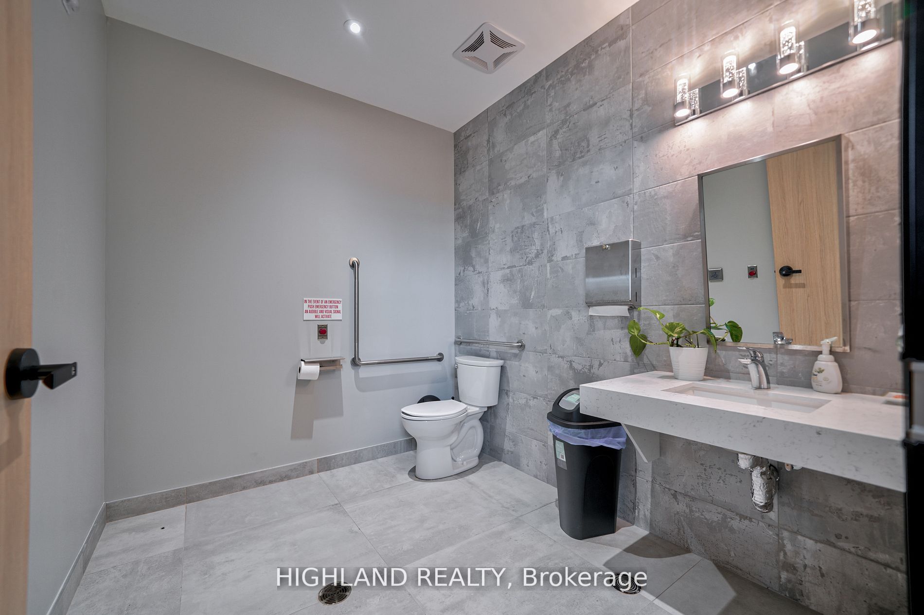2578 Bristol Circ Property Photo 8