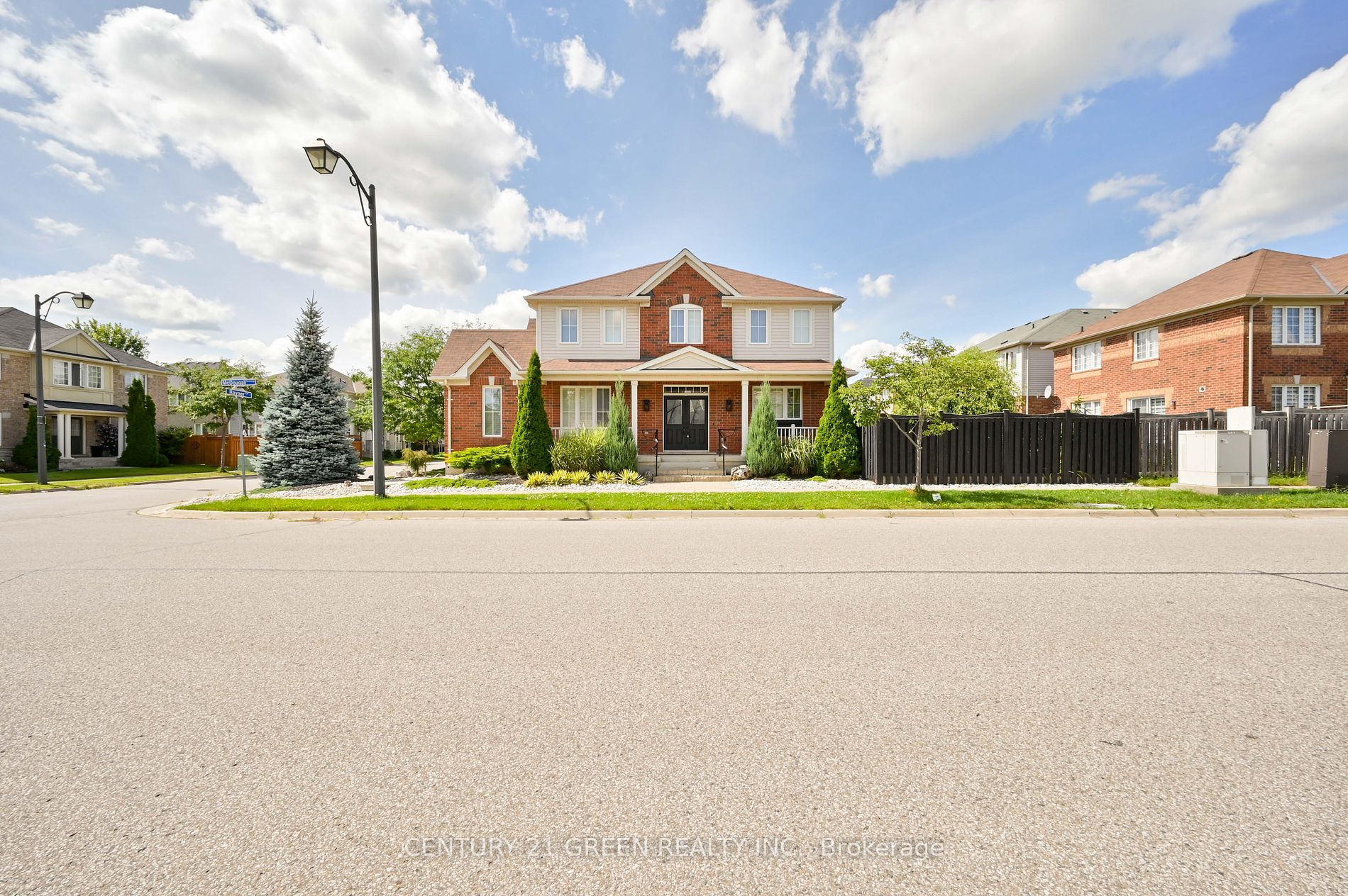832 Rayner Crt Property Photo 2