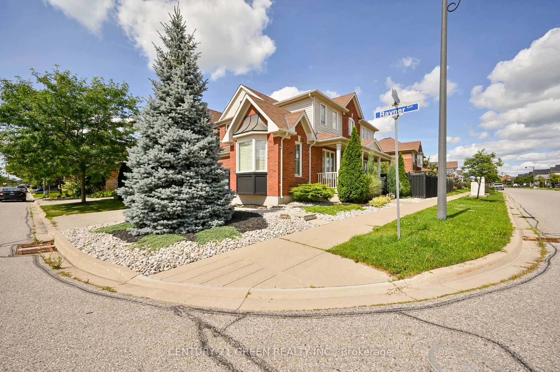 832 Rayner Crt Property Photo 3